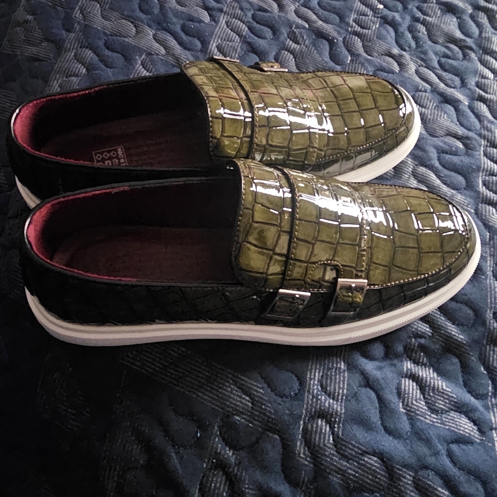 Shoes - Picture 2 of 2